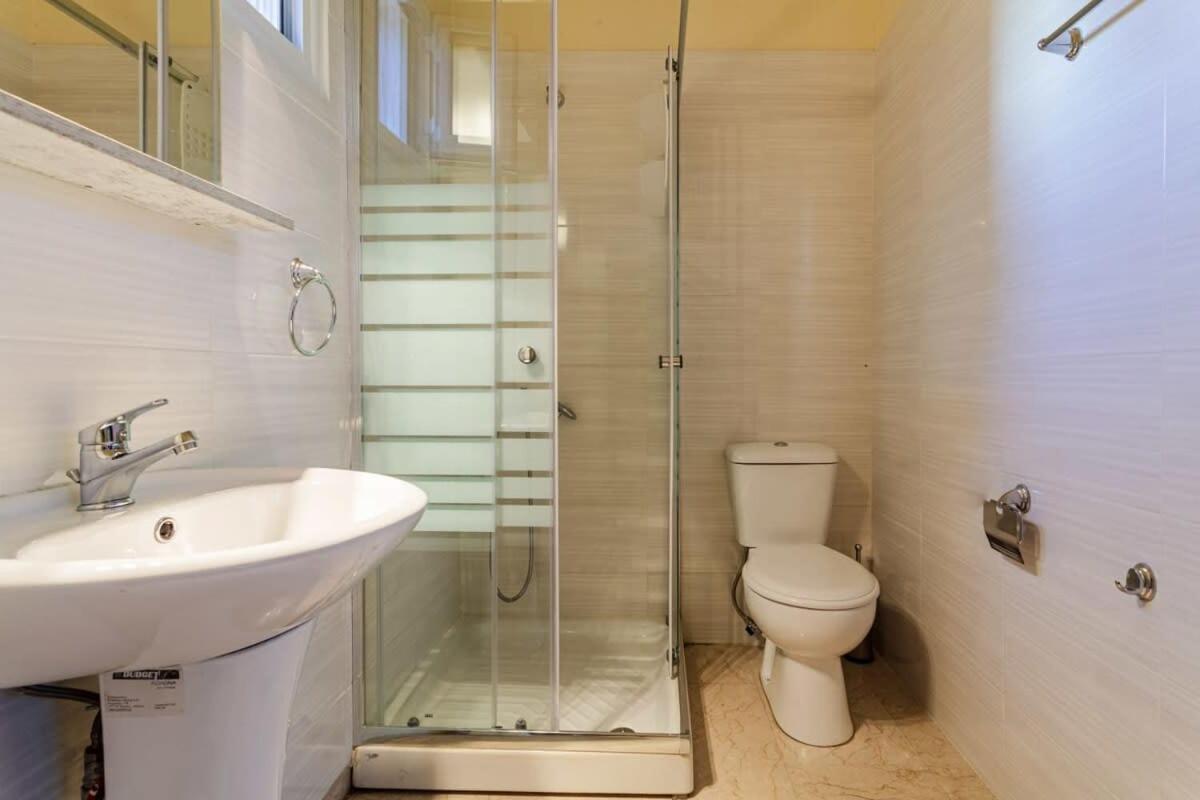Stylish Seaside Home - Fully Equipped, Big Terrace Kalamata Esterno foto