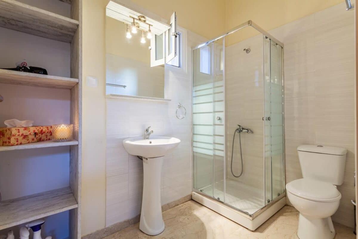 Stylish Seaside Home - Fully Equipped, Big Terrace Kalamata Esterno foto