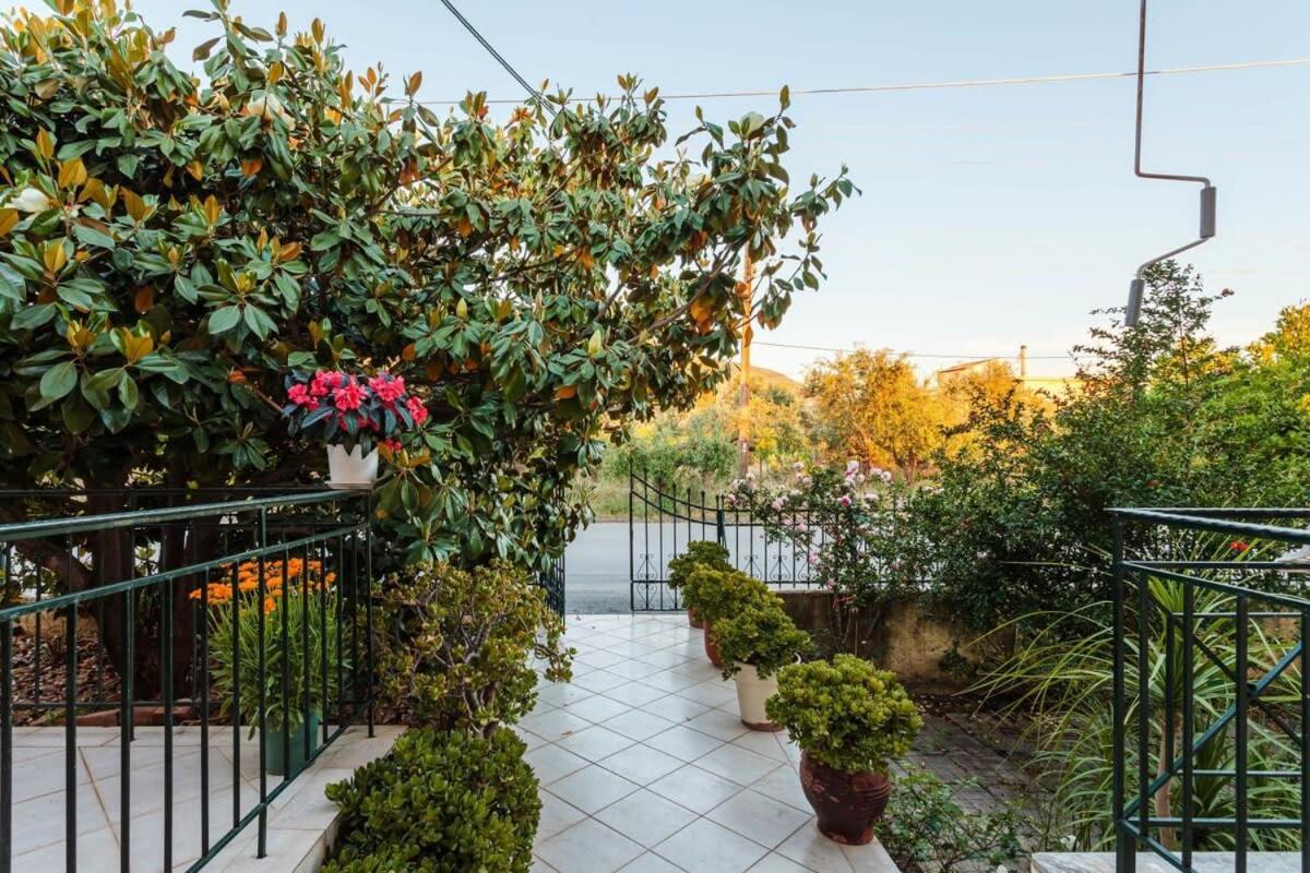Stylish Seaside Home - Fully Equipped, Big Terrace Kalamata Esterno foto